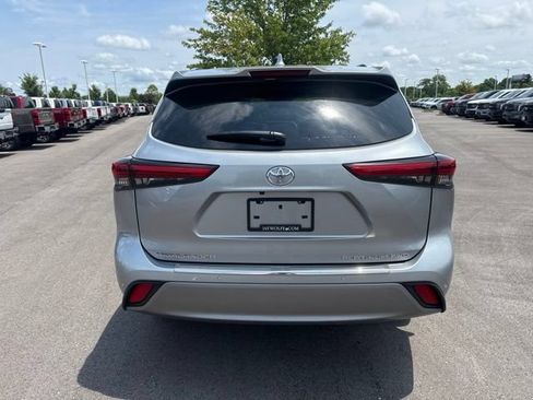 Used 2022 Toyota Highlander Platinum AWD/4WD image 5