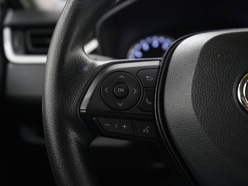 Used 2021 Toyota RAV4 LE AWD/4WD image 25