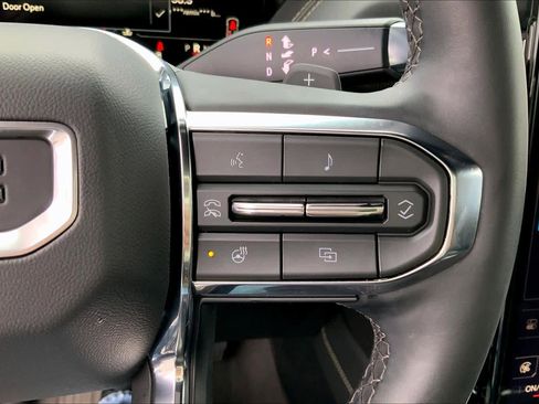 Used 2025 GMC Yukon XL Elevation image 23