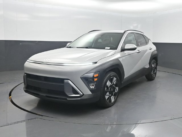 Used 2025 Hyundai Kona SEL FWD image 2