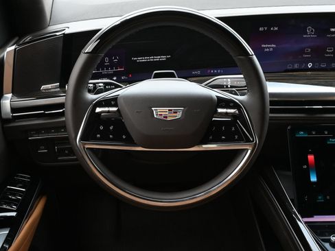 Certified 2025 Cadillac Escalade Premium Luxury AWD/4WD image 11