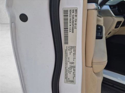 Used 2023 Jeep Grand Cherokee Limited w/ Trailer Tow Prep Group (B) AWD/4WD image 15