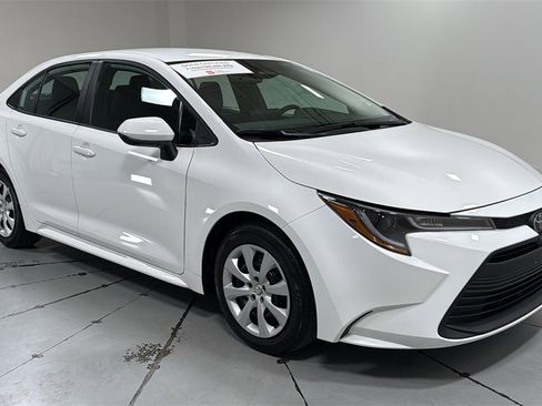 Certified 2025 Toyota Corolla LE image 3