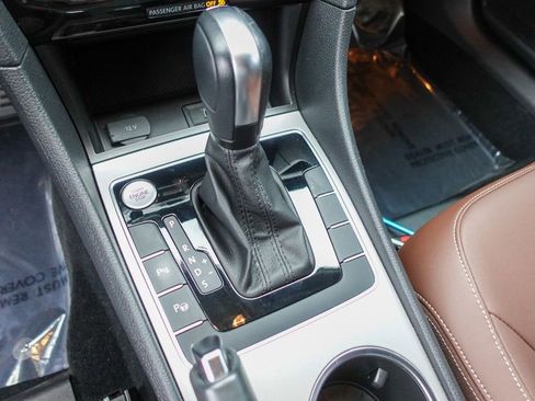 Used 2022 Volkswagen Passat 2.0T image 20