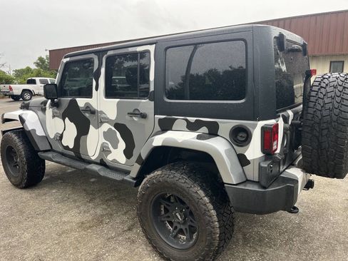 Used 2015 Jeep Wrangler Unlimited Sahara w/ Max Tow Package AWD/4WD image 8