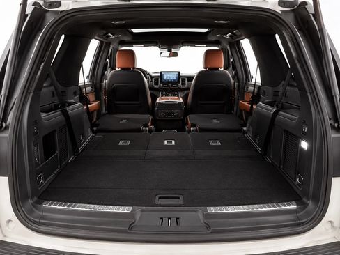 Used 2019 Lincoln Navigator Reserve AWD/4WD image 14