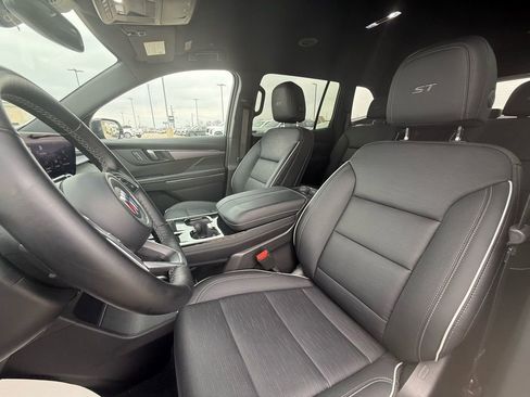 Used 2025 Buick Enclave Sport Touring image 26