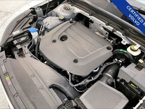 Certified 2025 Volvo XC40 B5 Core image 42