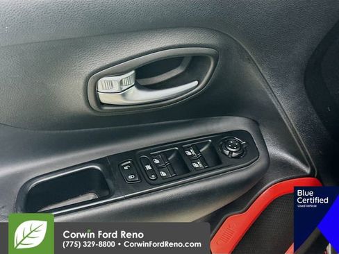 Used 2017 Jeep Renegade Trailhawk image 21
