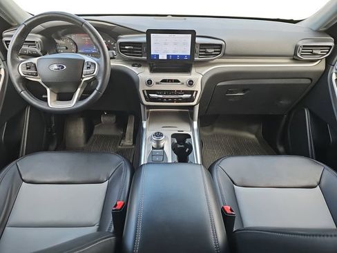 Used 2023 Ford Explorer XLT w/ Equipment Group 202A AWD/4WD image 11
