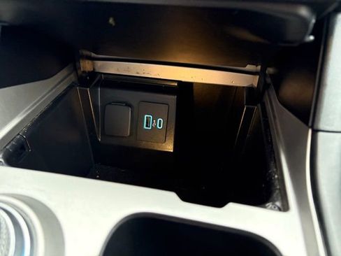 Used 2021 Ford Explorer XLT image 20