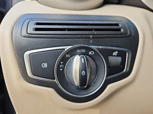 Used 2019 Mercedes-Benz GLC 300 w/ Premium Package image 29