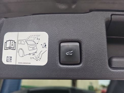 Used 2020 Ford Escape SEL FWD image 13