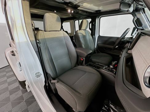 Used 2025 Jeep Wrangler Sahara w/ Safety Group image 27