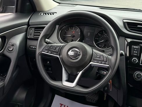 Used 2019 Nissan Rogue S image 6