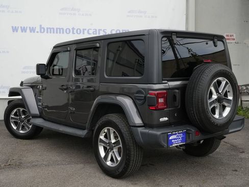 Used 2018 Jeep Wrangler Unlimited Sahara w/ Dual Top Group AWD/4WD image 4
