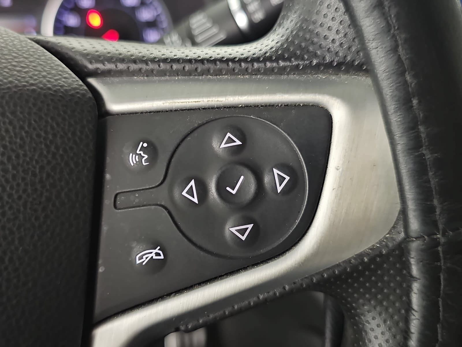 Used 2023 GMC Acadia SLE w/ Driver Convenience Package FWD image 18