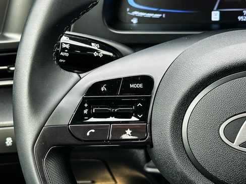 Used 2025 Hyundai Elantra Sport FWD image 23