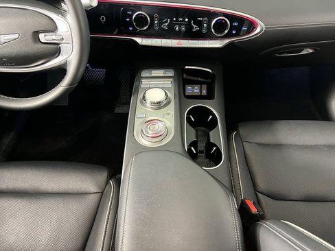 Used 2022 Genesis GV70 2.5T w/ Advanced Package image 18