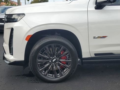 Certified 2024 Cadillac Escalade V w/ LPO, ONYX Package image 11