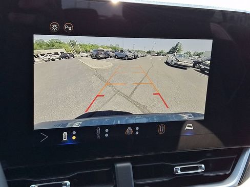 Used 2025 Chevrolet Equinox LT w/ Convenience Package II AWD/4WD image 4