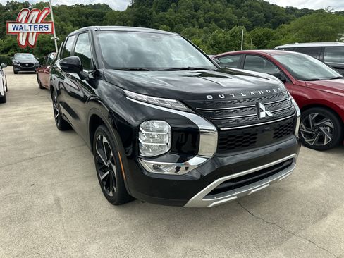 Used 2024 Mitsubishi Outlander SE AWD/4WD image 1