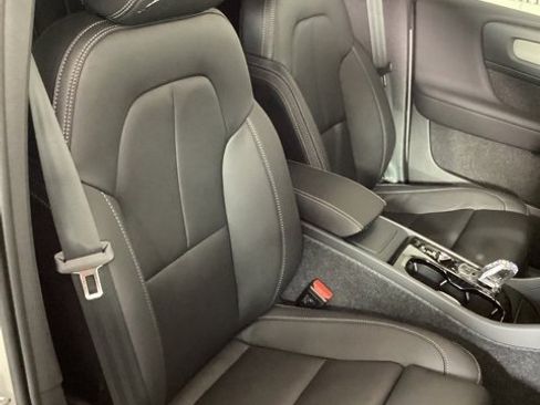 New 2025 Volvo XC40 B5 Plus w/ Protection Package Premier image 20