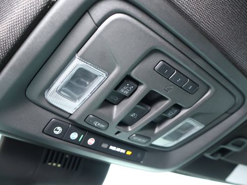 Used 2023 Chevrolet Silverado 1500 High Country w/ High Country Premium Package AWD/4WD image 25