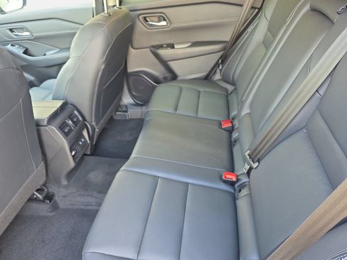 Used 2025 Nissan Rogue SL w/ SL Premium Package AWD/4WD image 14