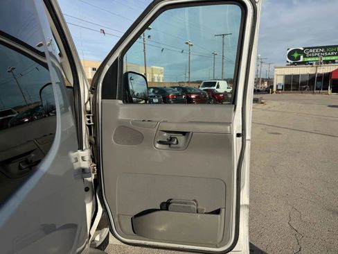 Used 2005 Ford E-350 and Econoline 350 XL image 11