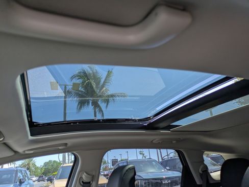 Certified 2026 Kia Sportage EX w/ EX Panorama Roof Package FWD image 19