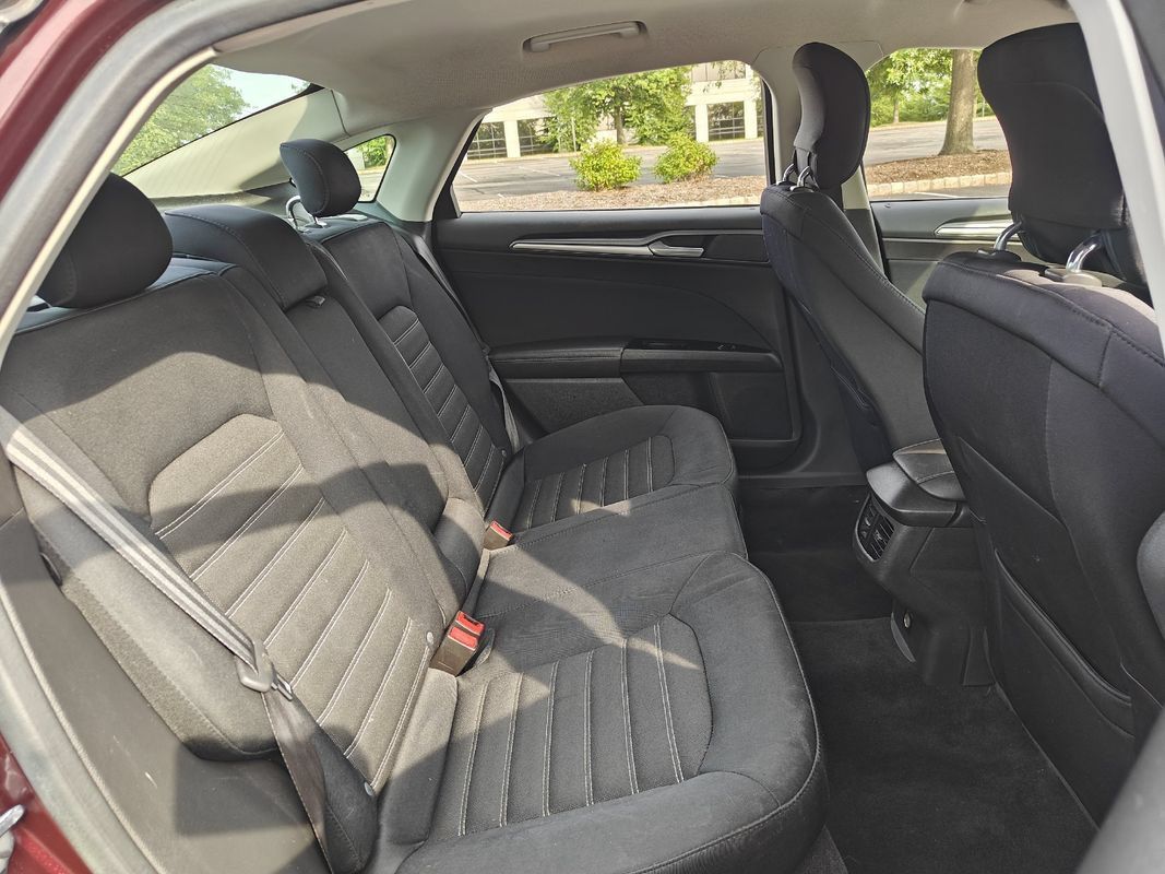 Used 2013 Ford Fusion SE FWD image 18