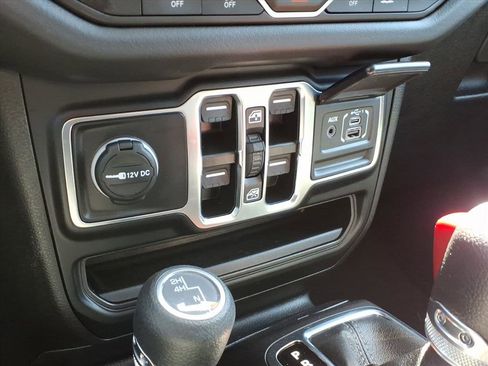 Used 2024 Jeep Wrangler Unlimited Sahara w/ Safety Group AWD/4WD image 32