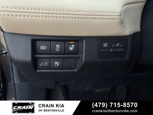 Used 2019 Toyota Avalon Limited image 12