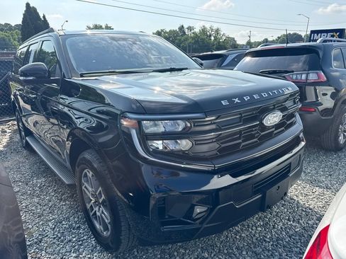 Used 2025 Ford Expedition Max Active RWD image 2