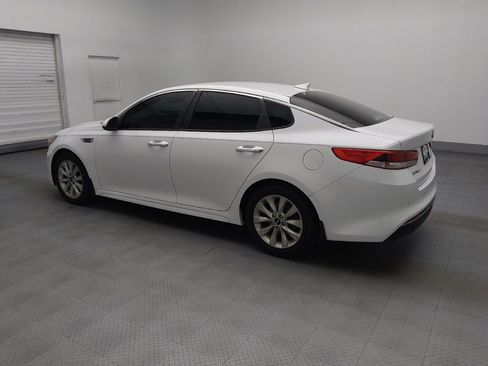 Used 2018 Kia Optima LX w/ 17" Alloy Wheels Package FWD image 3