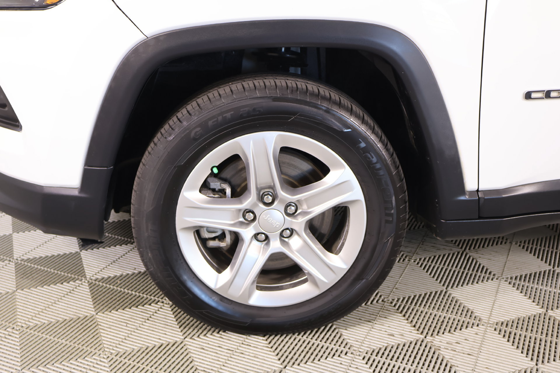 Used 2023 Jeep Compass Latitude AWD/4WD image 16