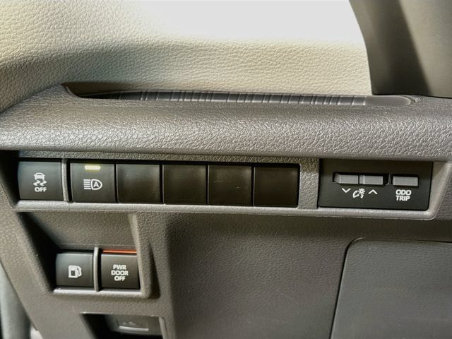 Used 2023 Toyota Sienna XLE w/ XLE Plus Package FWD image 10