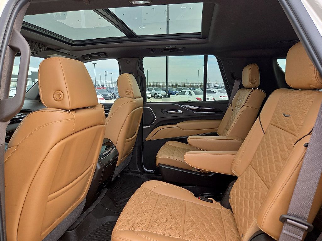 Used 2022 Cadillac Escalade Premium Luxury AWD/4WD image 13