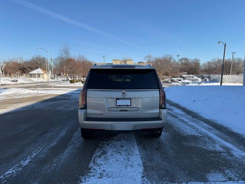 Used 2015 Cadillac Escalade Luxury image 6