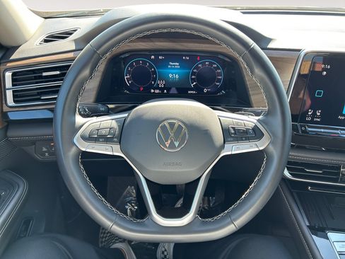 Used 2025 Volkswagen Atlas SE FWD image 13