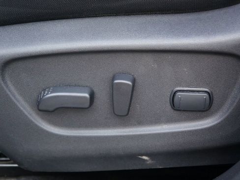 Used 2019 Nissan Rogue SV AWD/4WD image 30
