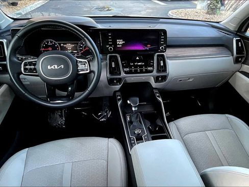 Used 2022 Kia Sorento EX w/ Panoramic Sunroof Package image 14