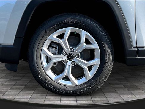 New 2025 Jeep Compass Latitude w/ Sun & Sound Group image 11