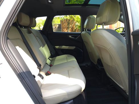 Used 2023 Audi Q4 e-tron Premium w/ Convenience Package image 17