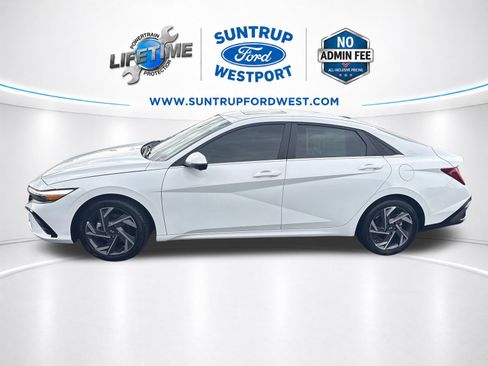 Used 2024 Hyundai Elantra Limited FWD image 2