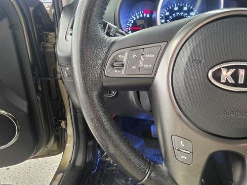 Used 2012 Kia Soul + w/ Audio Pkg FWD image 17