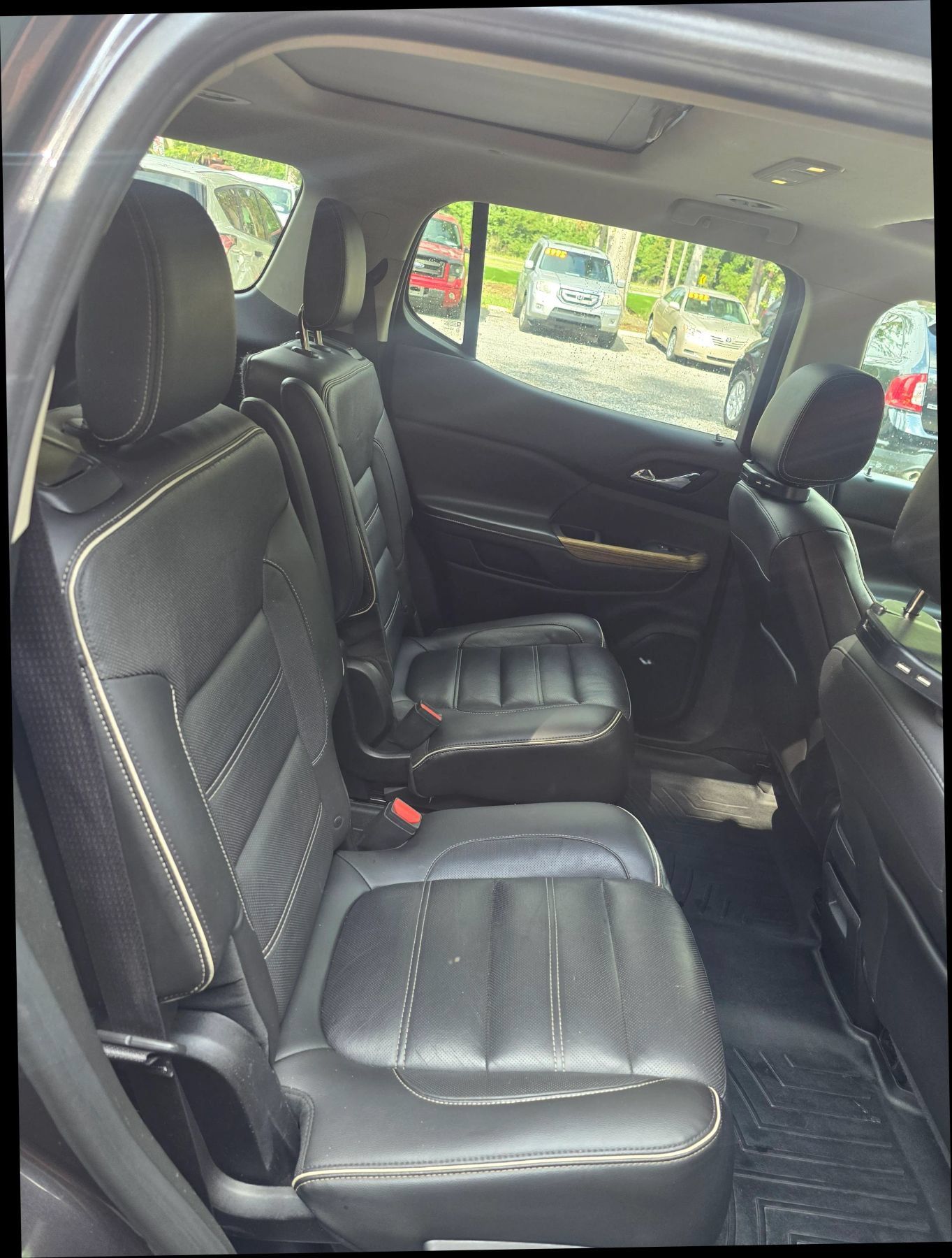 Used 2017 GMC Acadia Denali w/ Technology Package AWD/4WD image 7