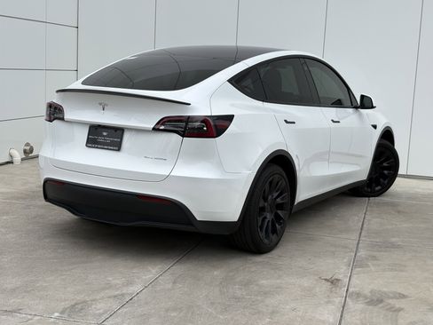 Used 2023 Tesla Model Y Long Range AWD/4WD image 7