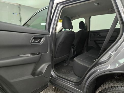 Used 2025 Nissan Rogue S image 31